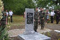 В хуторе Гарбузовая Балка установили памятник воину Дмитрию Просянову