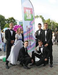 Лучшие выпускники Брюховецкого района приняли участие в Губернаторском бале