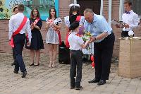 В школах Брюховецкого района для выпускников звенит последний звонок