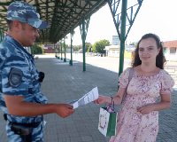 Брюховецкие полицейские и казаки провели информационную акцию по профилактике экстремизма 