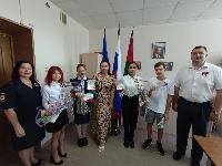 Брюховецкие полицейские вручили паспорта юным жителям