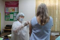 От COVID-19 вакцинировались сотрудники администрации Брюховецкого района