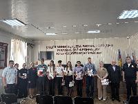 Юным брюховчанам торжественно вручили паспорта граждан России